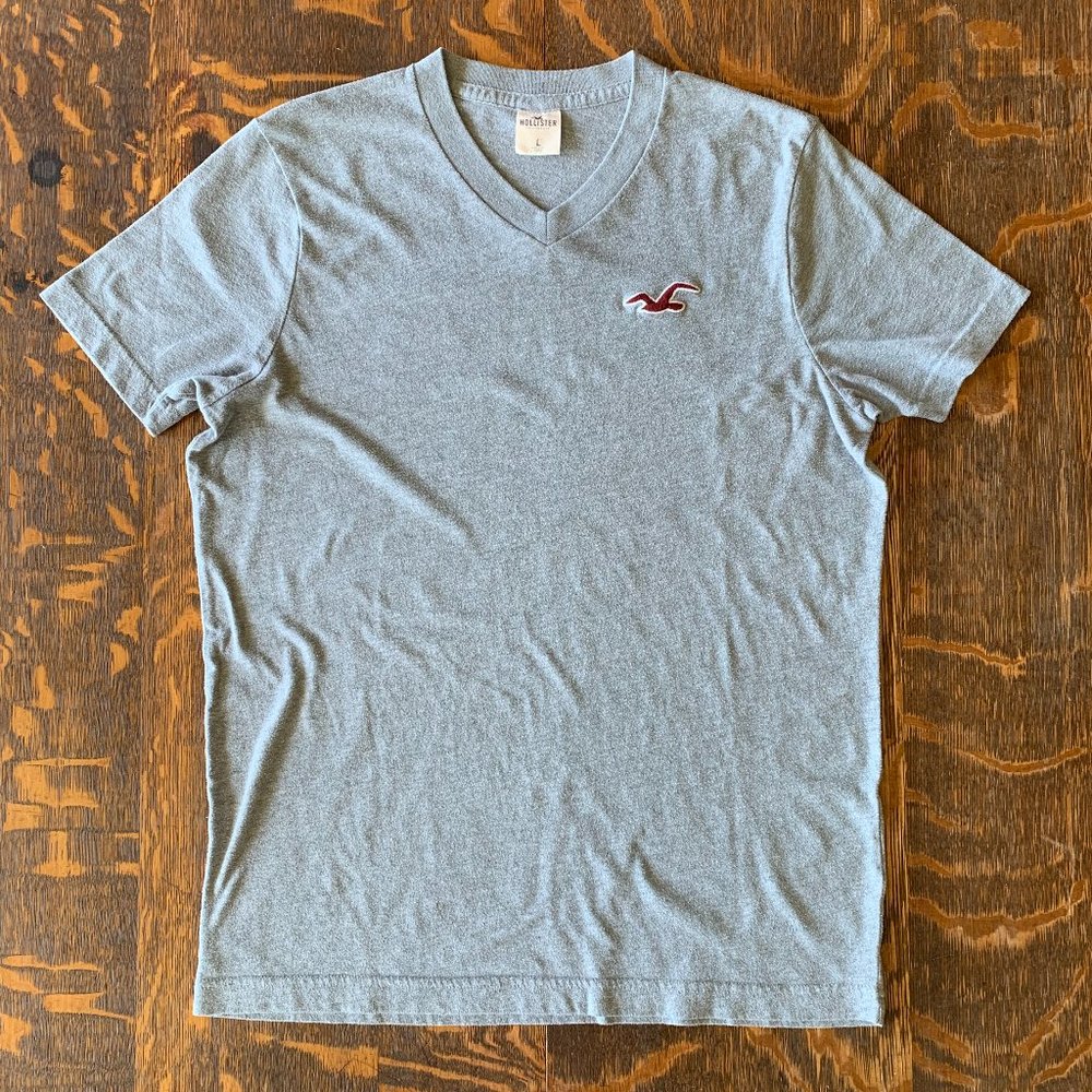 Hollister Gray V-Neck Tee  size L